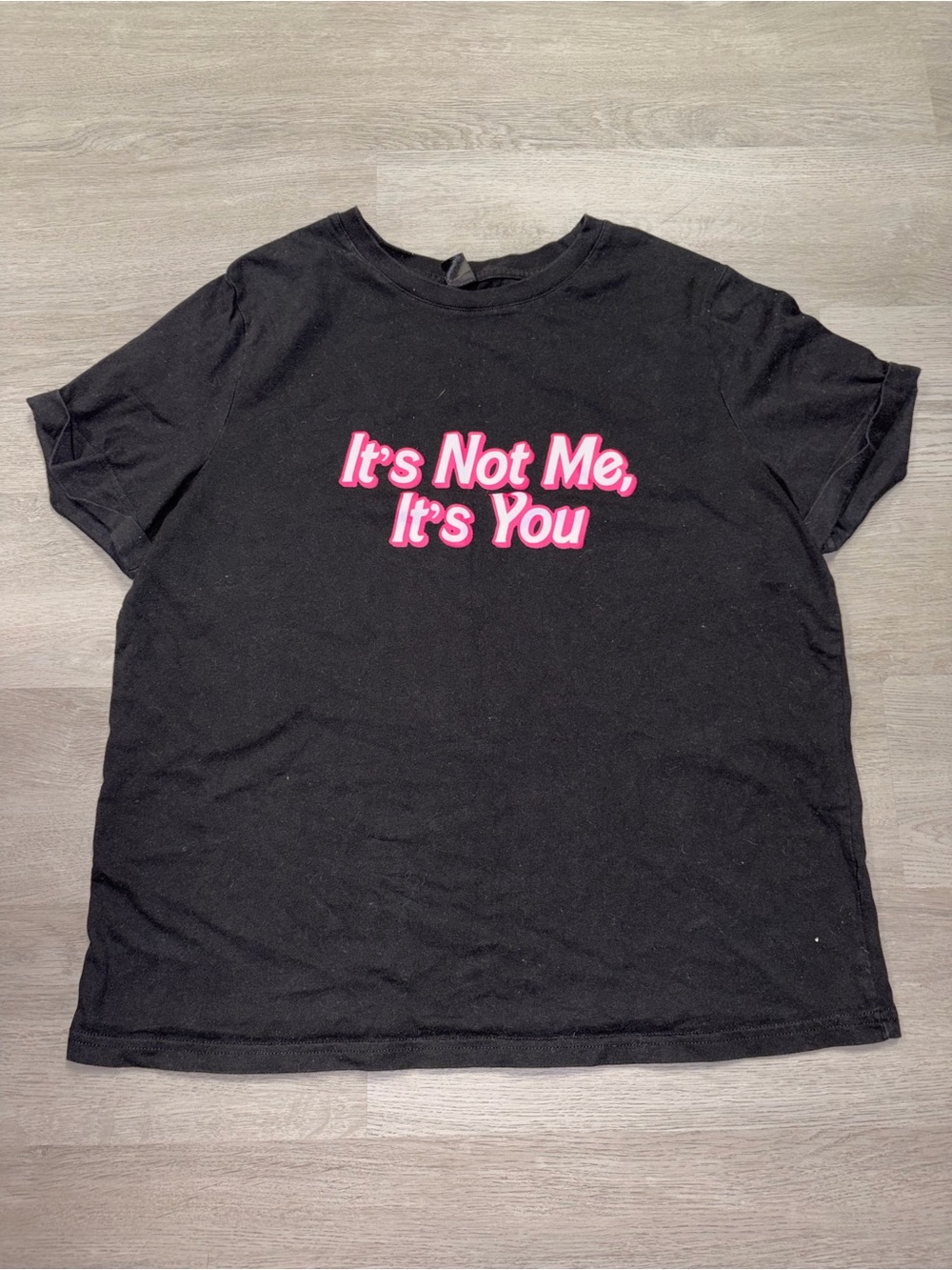 SHEIN Black Cuffed Short Sleeve Tee with Pink Slogan